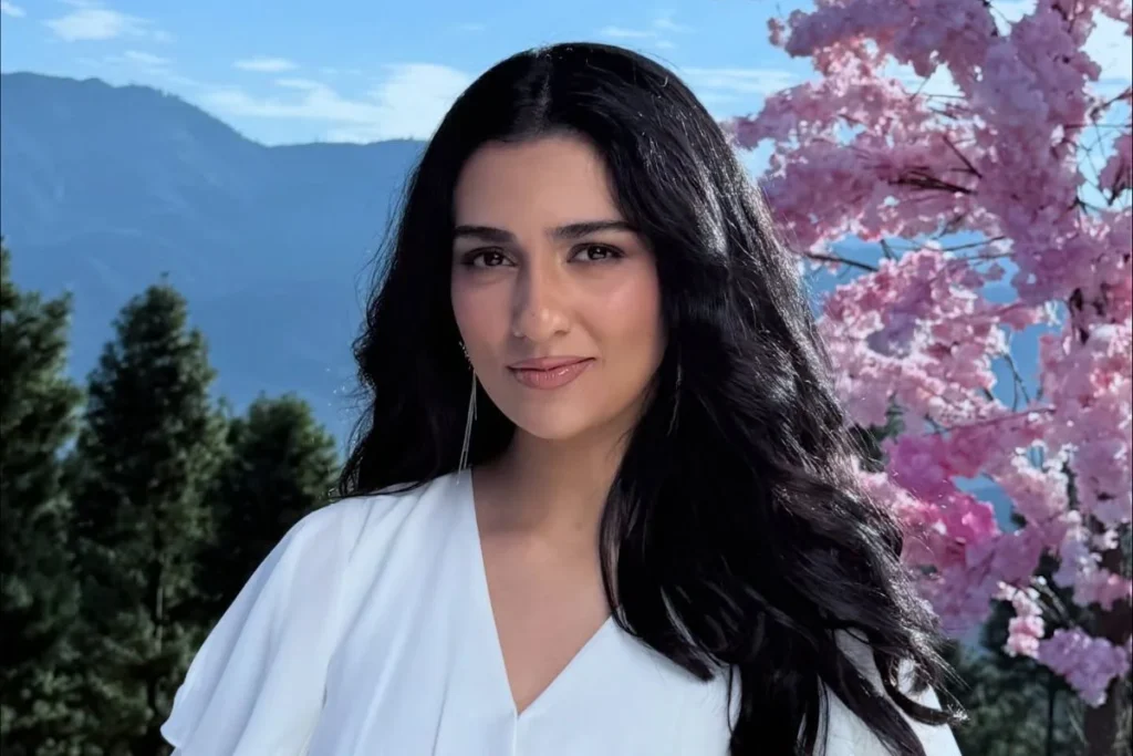 Sarah Khan Sarah Khan Biography