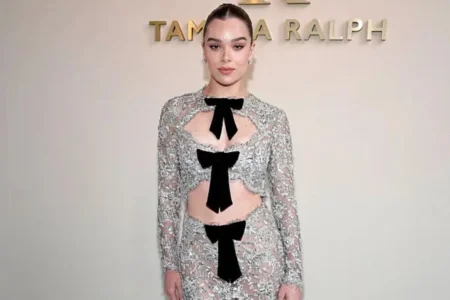 Hailee Steinfeld Hailee Steinfeld biography image showing her age, height, parents and net worth details