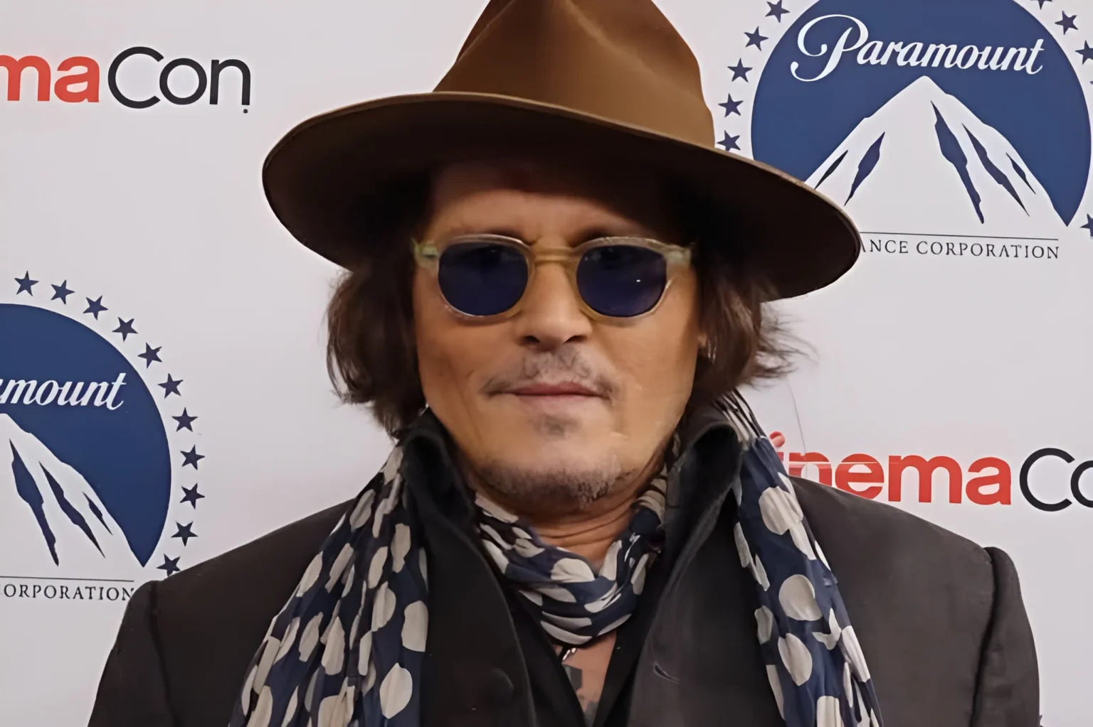 Johnny Depp biography image showing his net worth, age, children and life story details