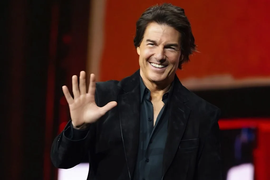 Tom Cruise biography image showing his age, height, personal life, net worth and Oscars details