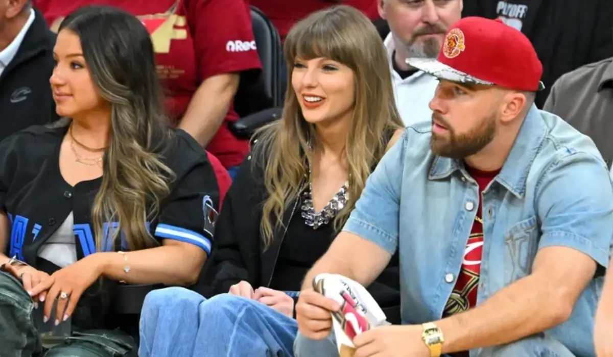 Taylor Swift and Travis Kelce at a game