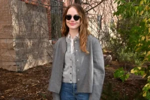 Emma Stone Brings Back Skinny Jeans With a Modern Fall Outfit Formula