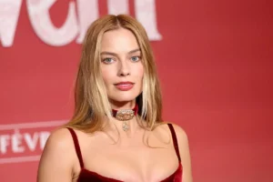 Margot Robbie at the Hurlevent photocall in Paris.