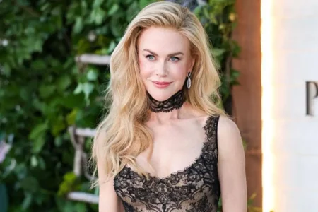 Nicole Kidman Gives First Look at Pieter Mulier’s New Era at Versace Nicole Kidman showcasing Versace fashion look on red carpet