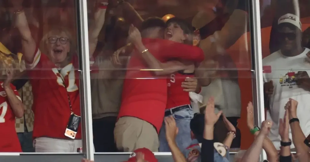 Taylor Swift Supports Travis Kelce at Chiefs Game