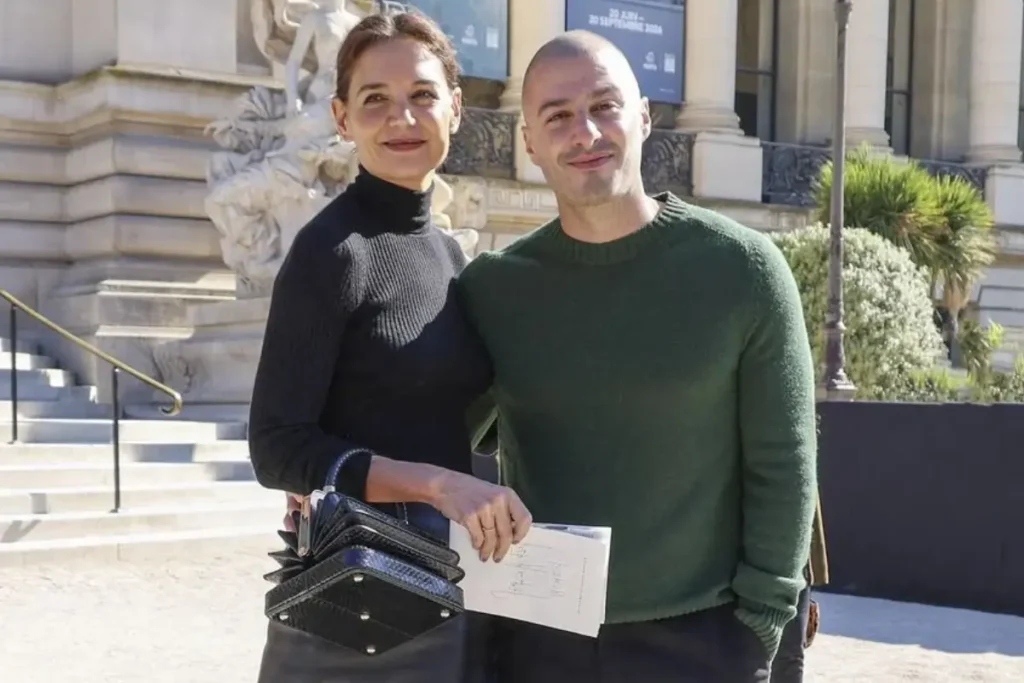 Katie Holmes’ Chic Black Look at Paris Fashion Week