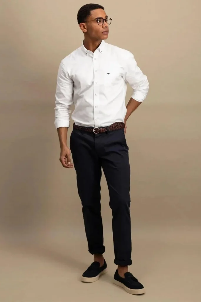 Man wearing a white button-down shirt with chinos for smart casual style